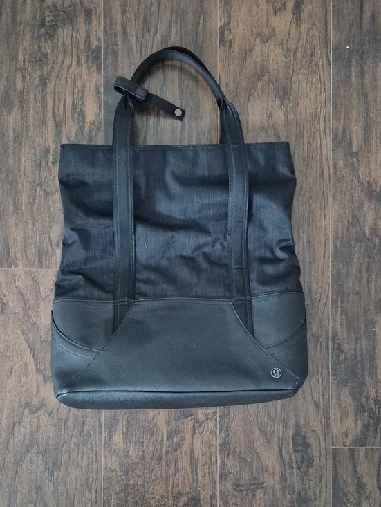 lululemon athletica Handbags - Lululemon Throw And Go Tote